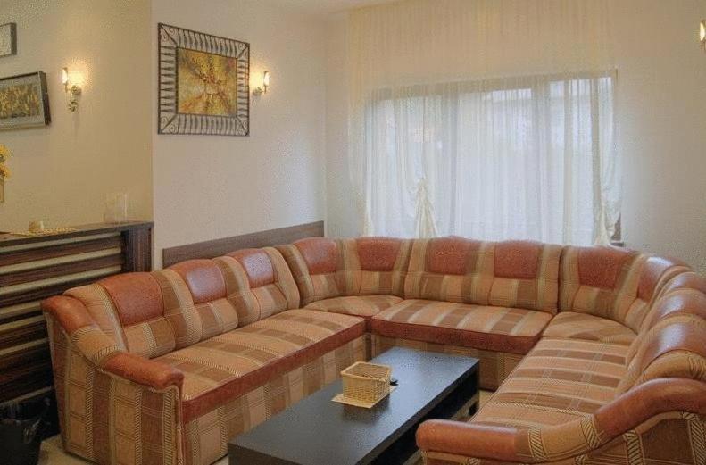 Hotel Flora Alpina Azuga Esterno foto
