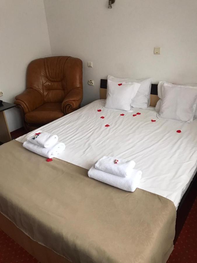 Hotel Flora Alpina Azuga Esterno foto