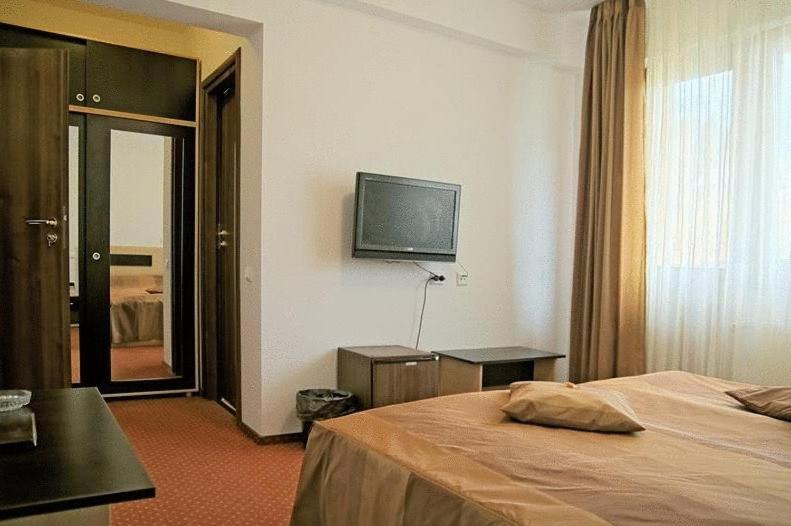 Hotel Flora Alpina Azuga Esterno foto